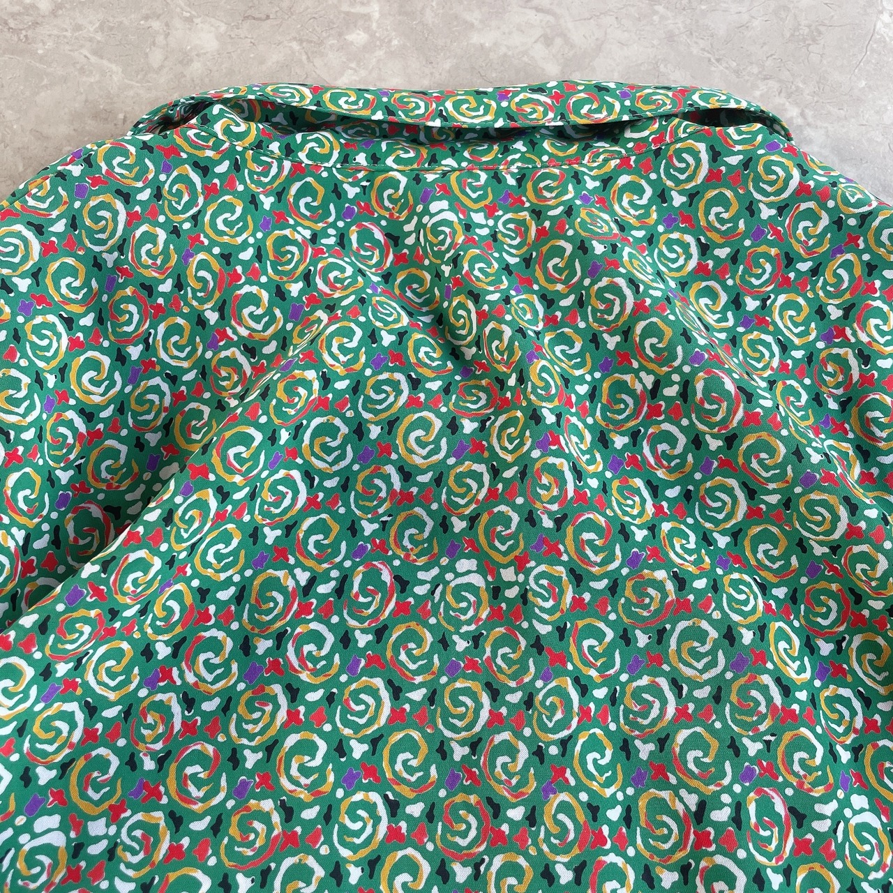 used レトロ 緑 渦巻き柄 シャツ 古着 ヴィンテージ vintage | 古着屋mojo 