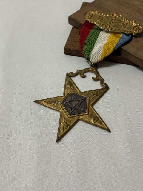 1940~50's Freemason Ribbon Pin "Eastern Star"