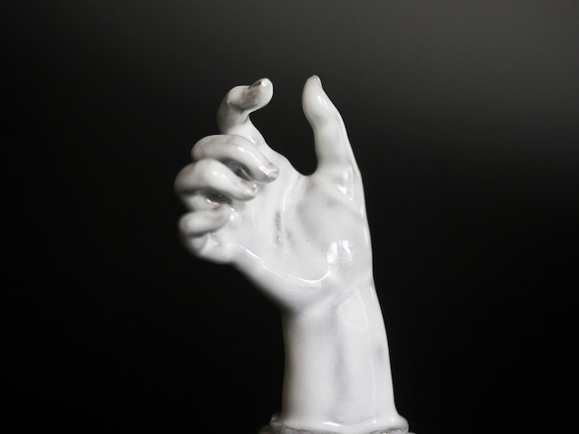 Etrange petite piece 401  手のオブジェ 『お喋りな貴婦人』 Ⅲ