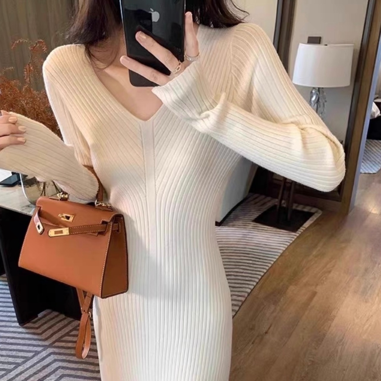 Vネックロングワンピース