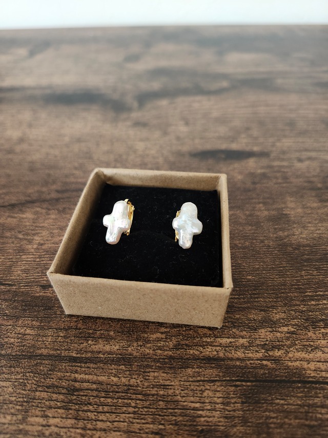 クロスパールイヤリング