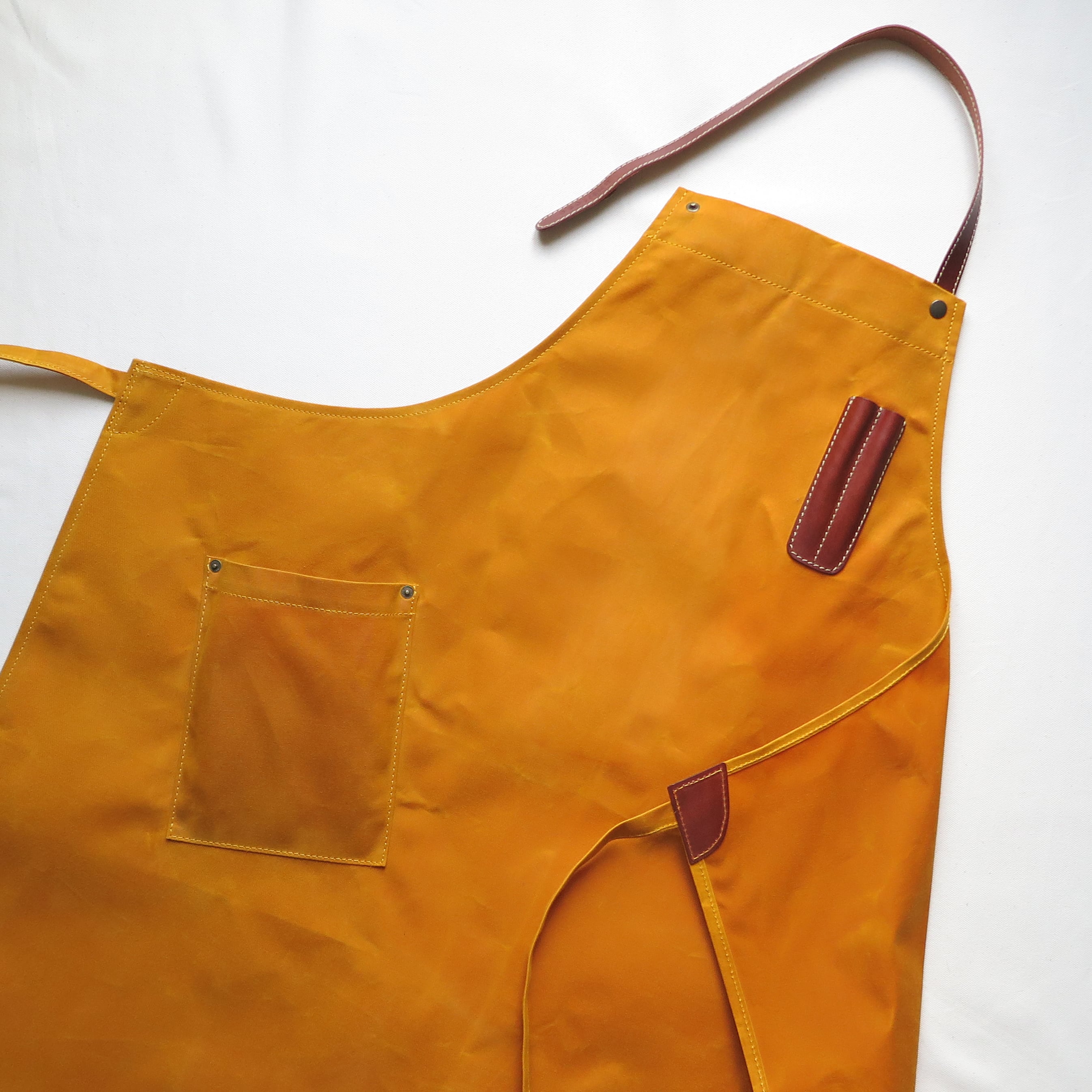 Paraffin canvas apron MUSTARD | antitese（アンティテーゼ