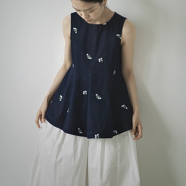 Embroidery Sleeveless ブラウス [26010407]