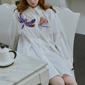 羽ばたきをとじ込めた刺繍ワンピース 《XU0178》