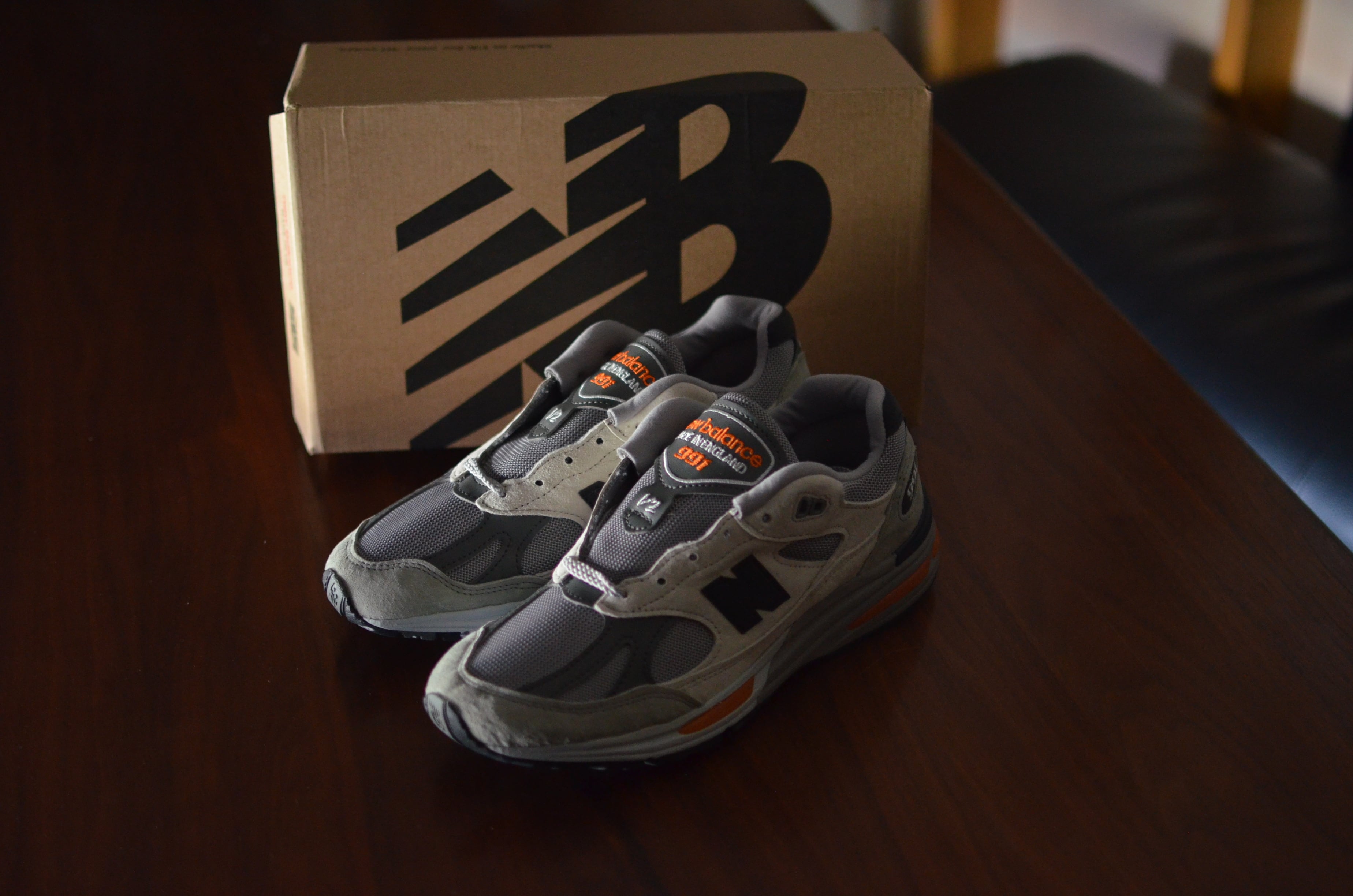 New Balance 991V2 "Pelican/Abbey Stone/Persimmon Orange" プレゼント付き
