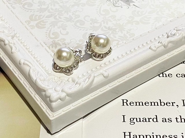 イヤリング　一粒パール　フラワーモチーフ　ラインストーン　クリップ式