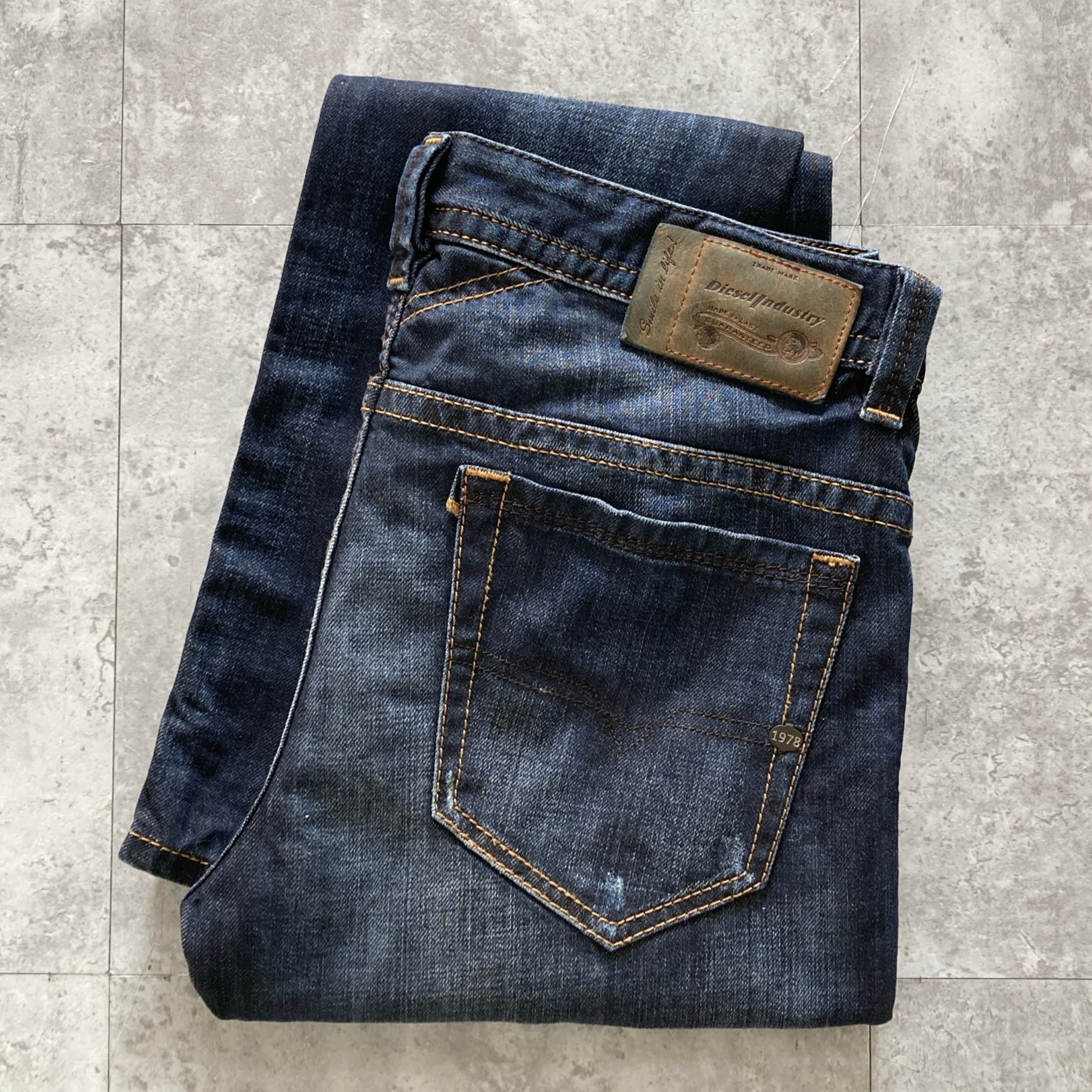 W29 L32】DIESEL ディーゼル レザーパッチ ジッパーフライ 縦落ち ヒゲ