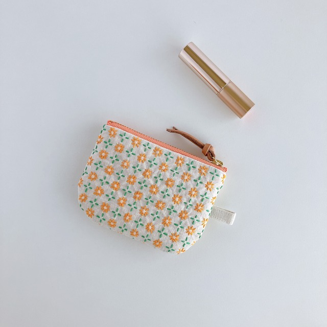 刺し子の丸底ポーチ10㎝/リネン(アイボリー)/オレンジ＋緑