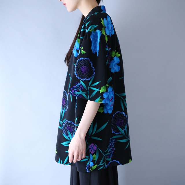 "花柄" black base beautiful blue flower pattern over silhouette h/s shirt