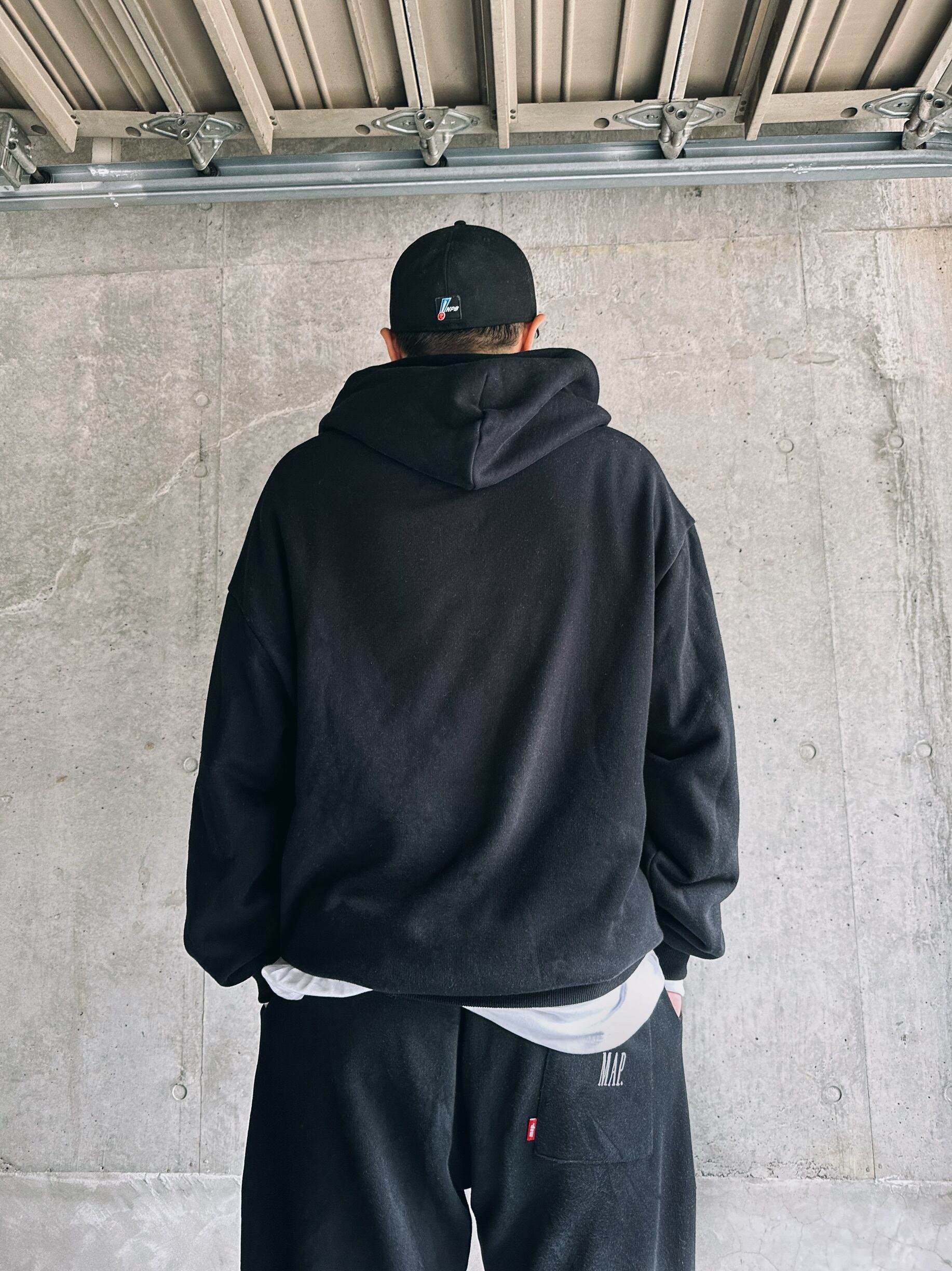 map. × DISCUS】SWEAT HOODIE / BLACK | OVERLAP CLOTHING