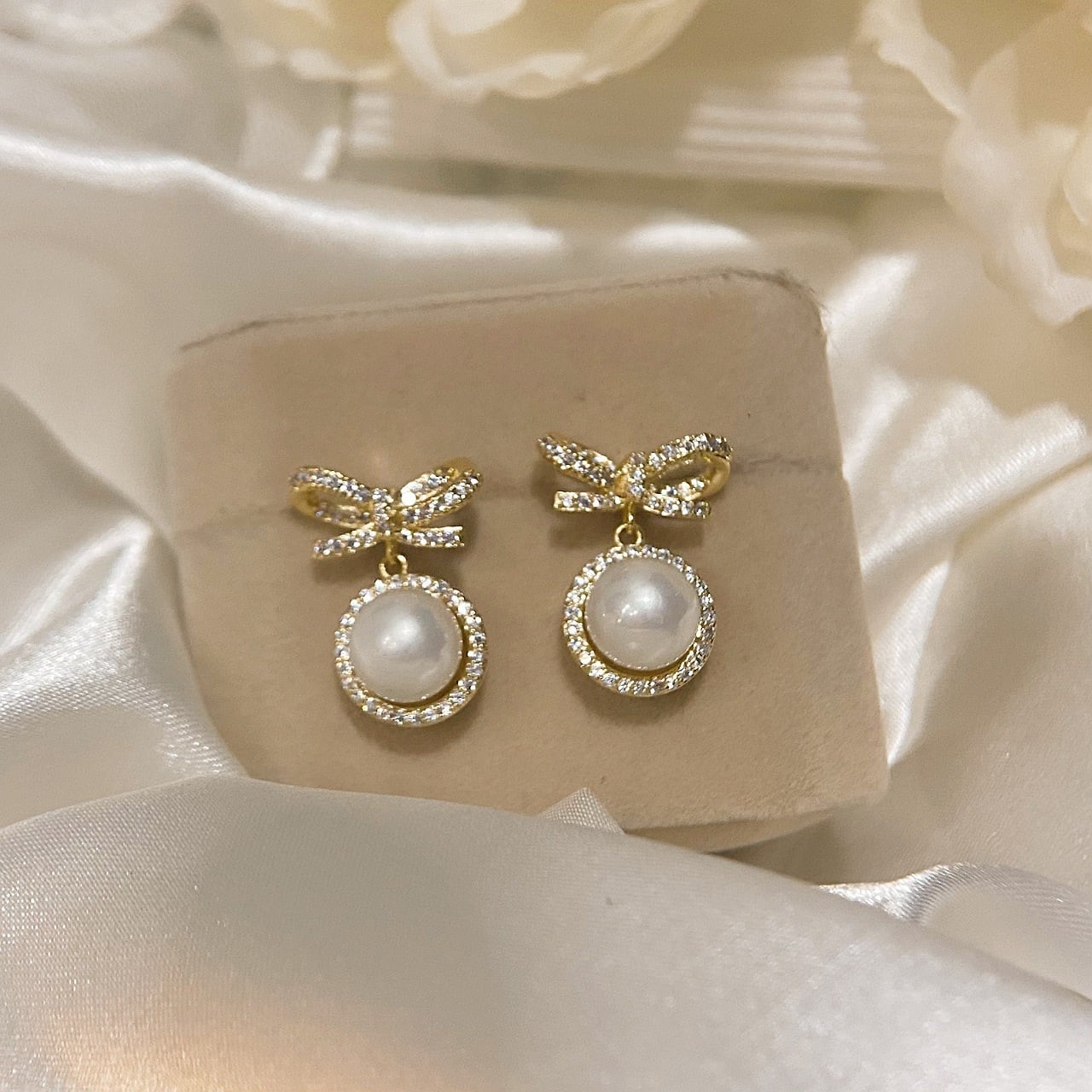 パール付き キラキラりぼん ピアス/イヤリング