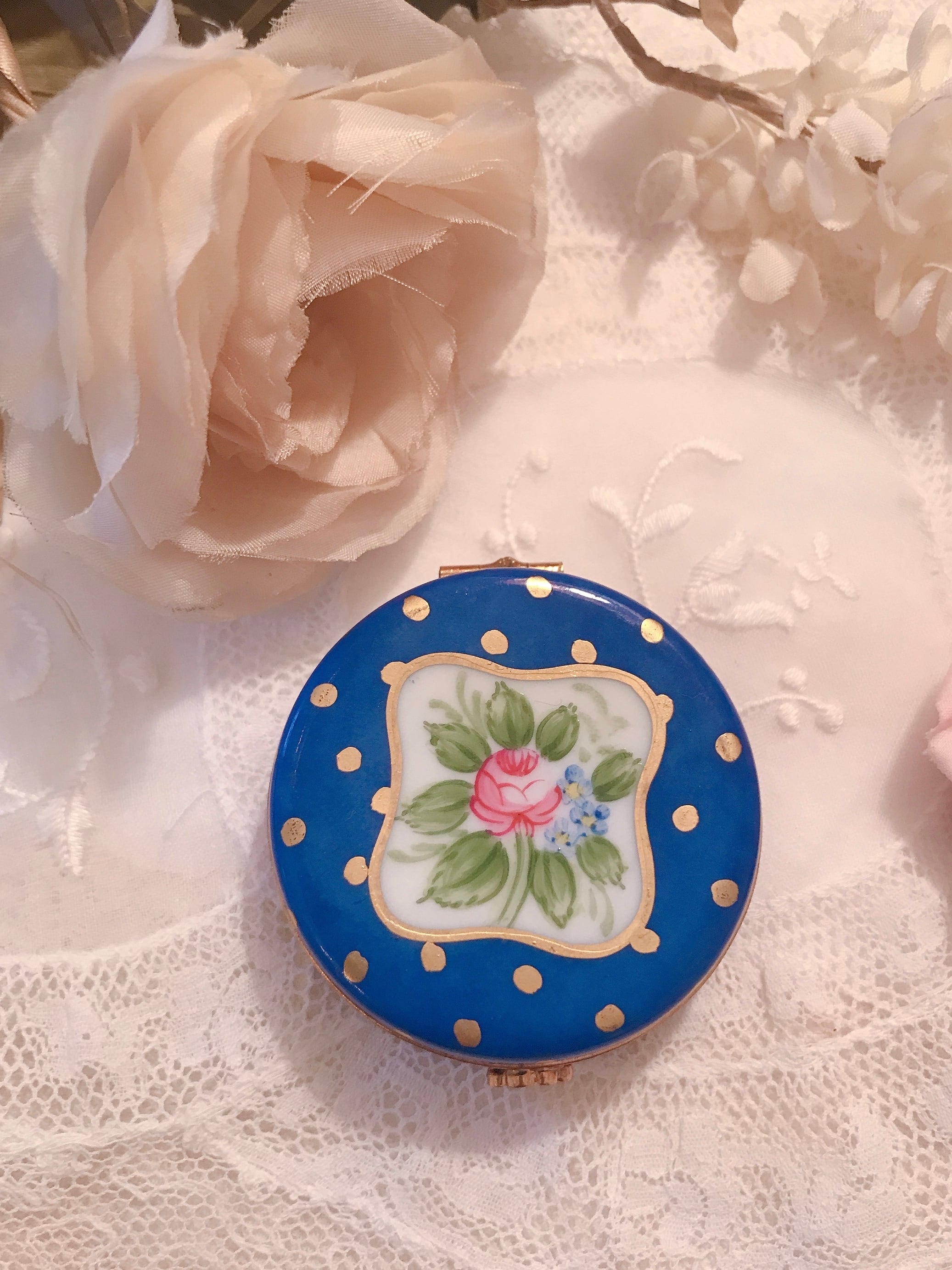 フランスリモージュ1876年薔薇のピルケース 在庫1 | AntiqueRose