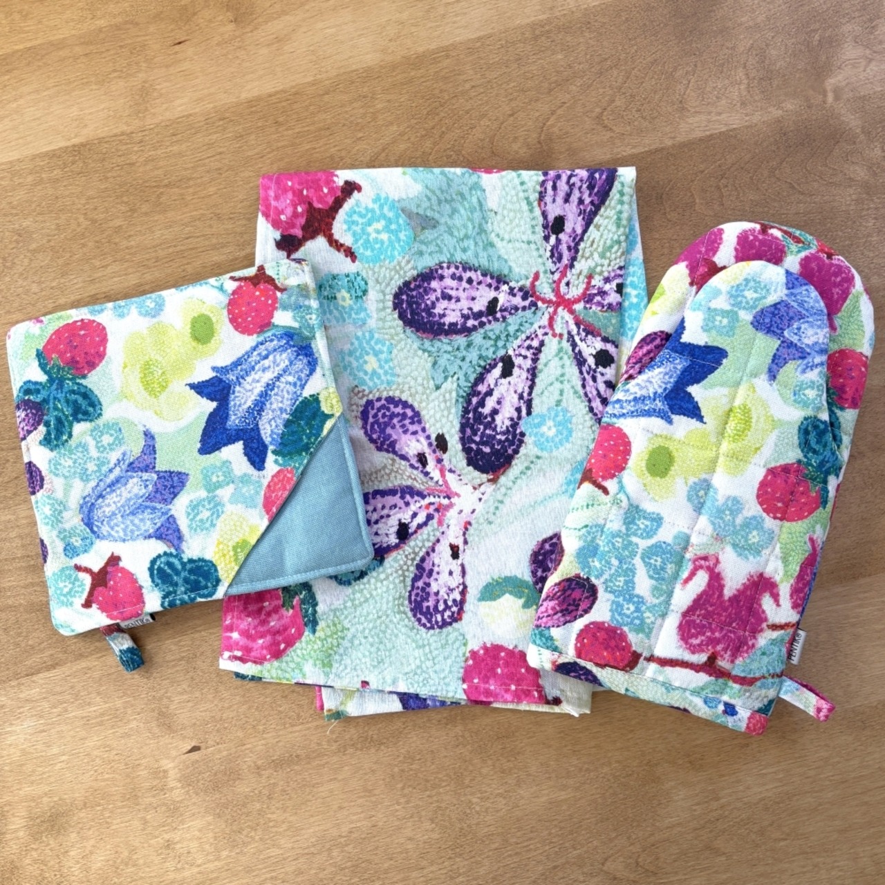 【PENTIK】 Kesä Potholder（ケサ ポットホルダー）マルチカラー 21x21cm