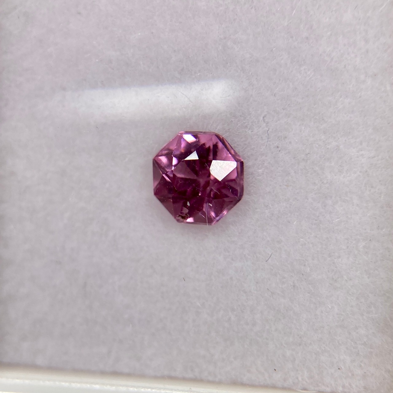 お花みたいなスピネル 訳あり 約4.5-5.0mm No.35