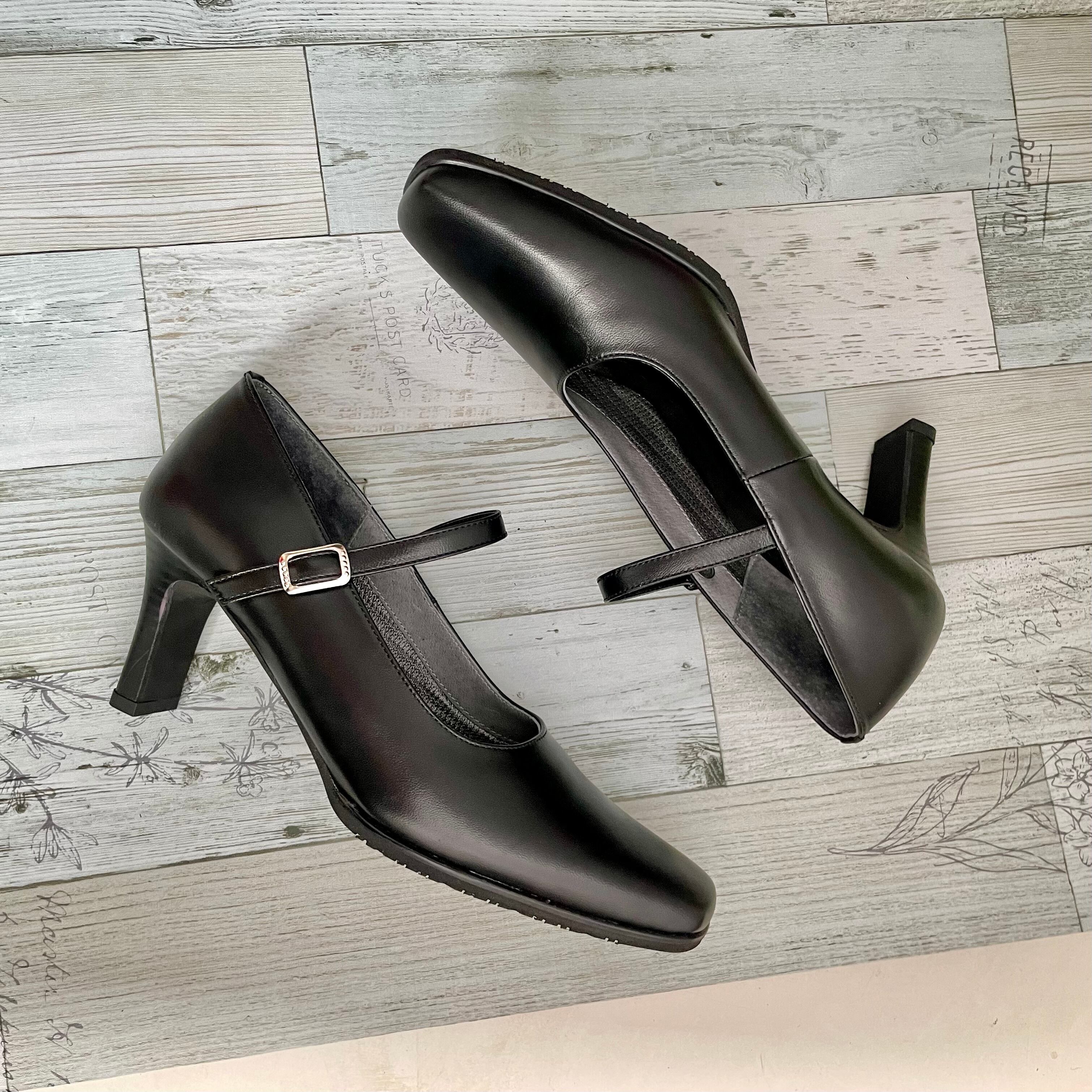 メリージェーンスクエアトゥストラップパンプス