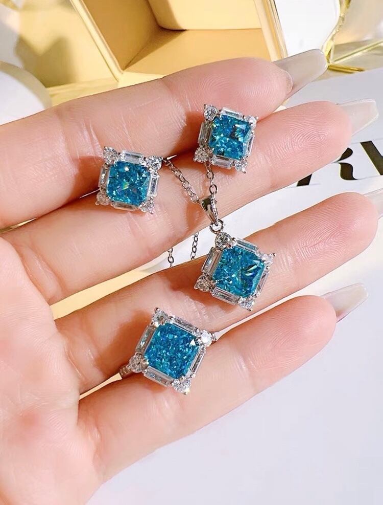 人工ブルートパーズ ひし形高炭素ダイヤモンド キラキラ