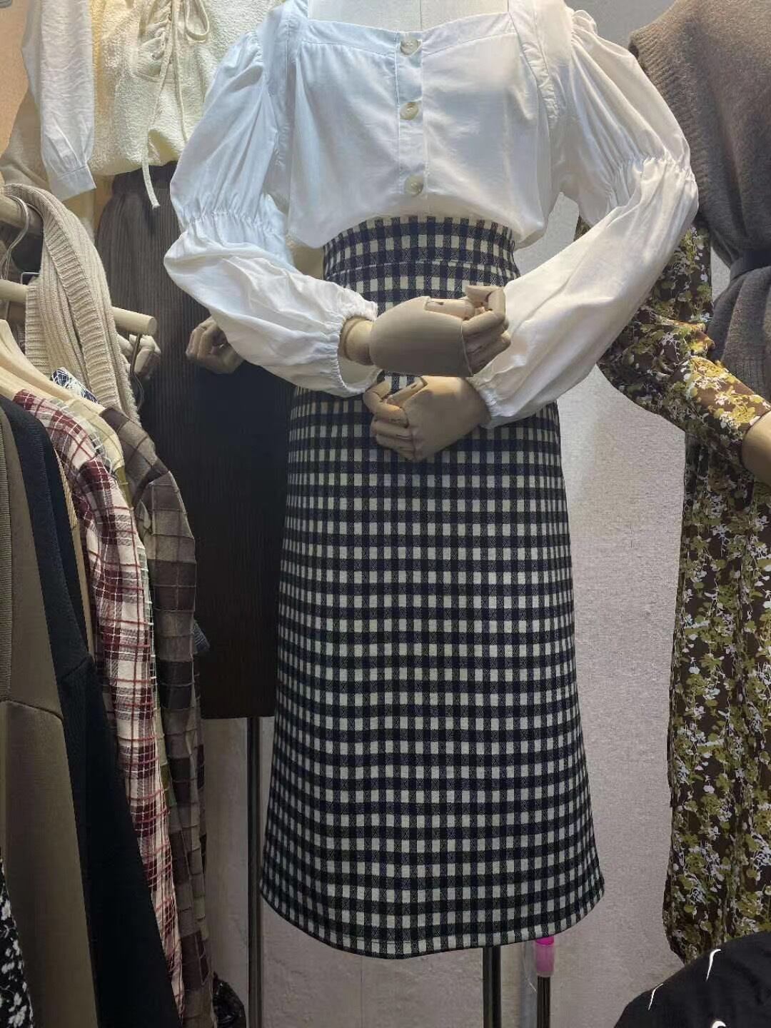 ミモレ丈チェックスカート