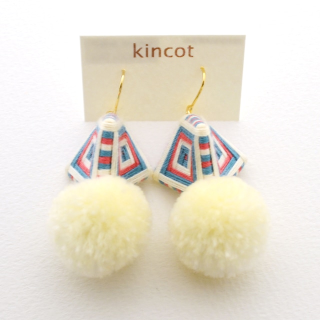 kincot　糸巻きポンポンピアス（オフホワイト×ブルー×ピンク）