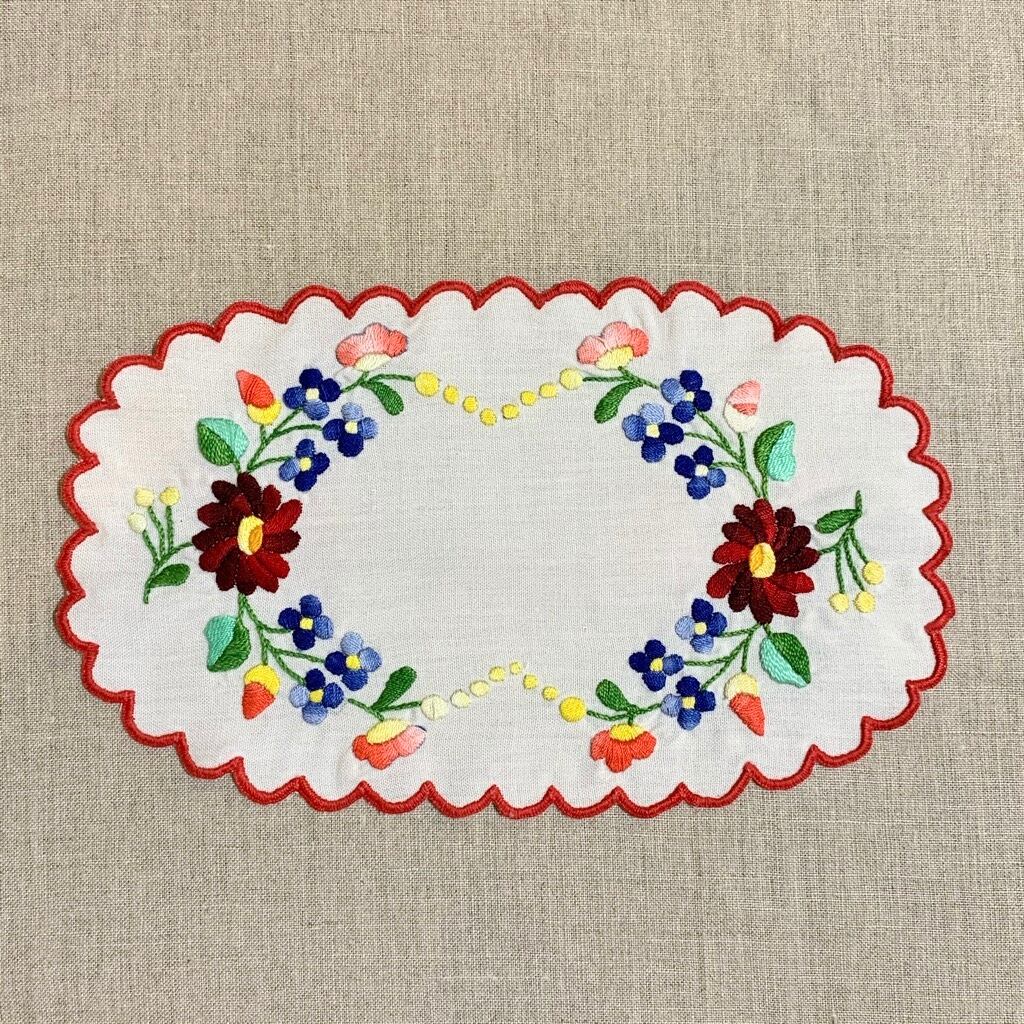 ガーベラとすみれのハンガリー刺繍 | kolbenova