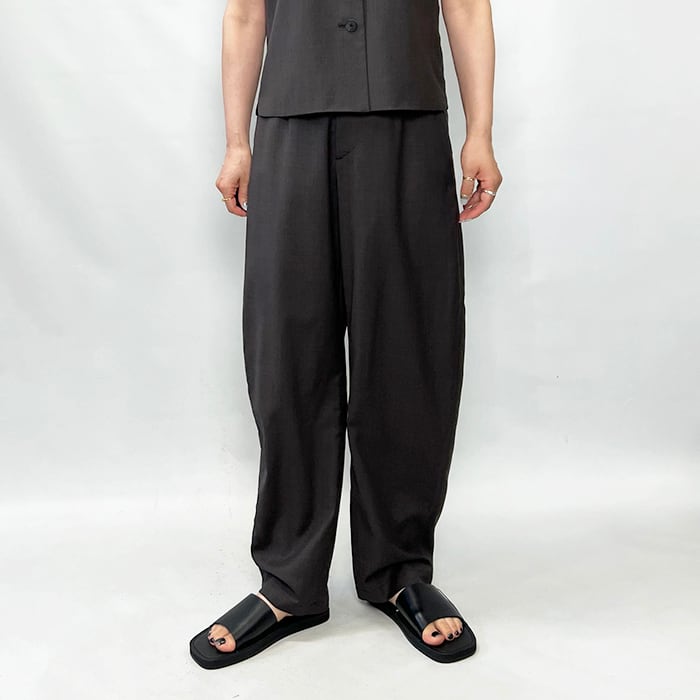 LOEFF トロピカルウール ボンタンパンツ　ブラック　00 LOEFF ロエフ トロピカルウール ボンタンパンツ 88142000025 2026秋冬