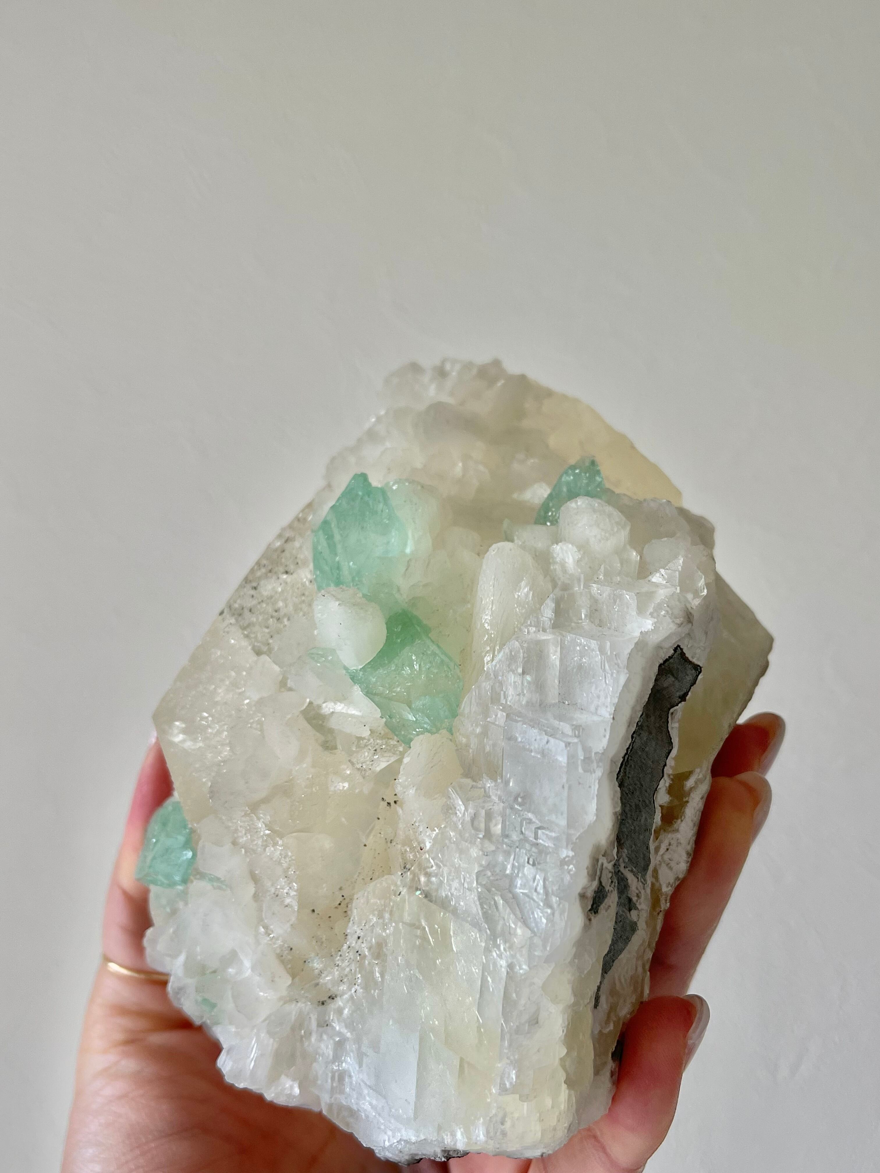 カルサイト＆スティルバイト共生グリーンアポフィライト