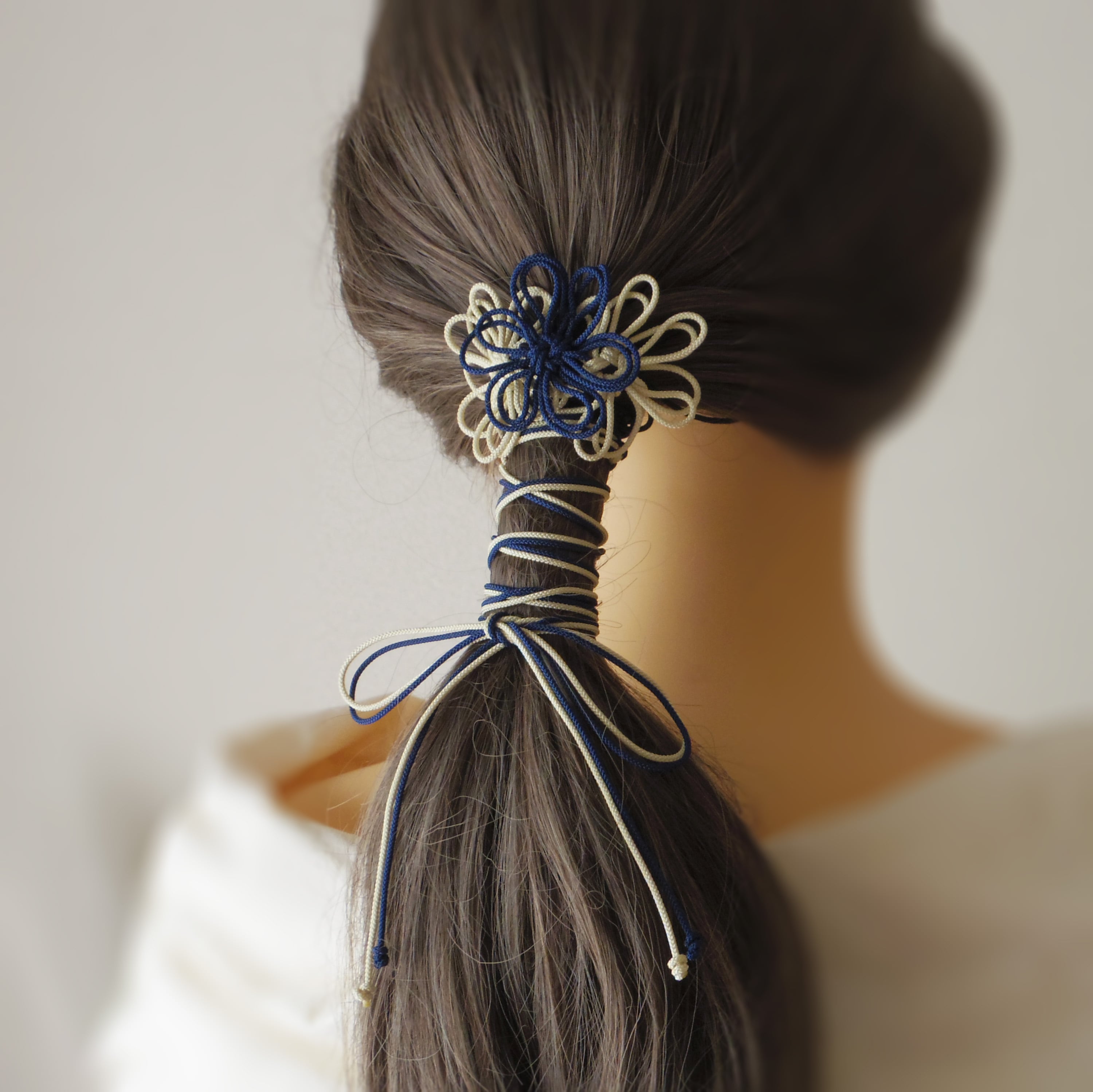 ヘアゴム「色ハ陽ニ冴エ」(濃青×アイボリー)