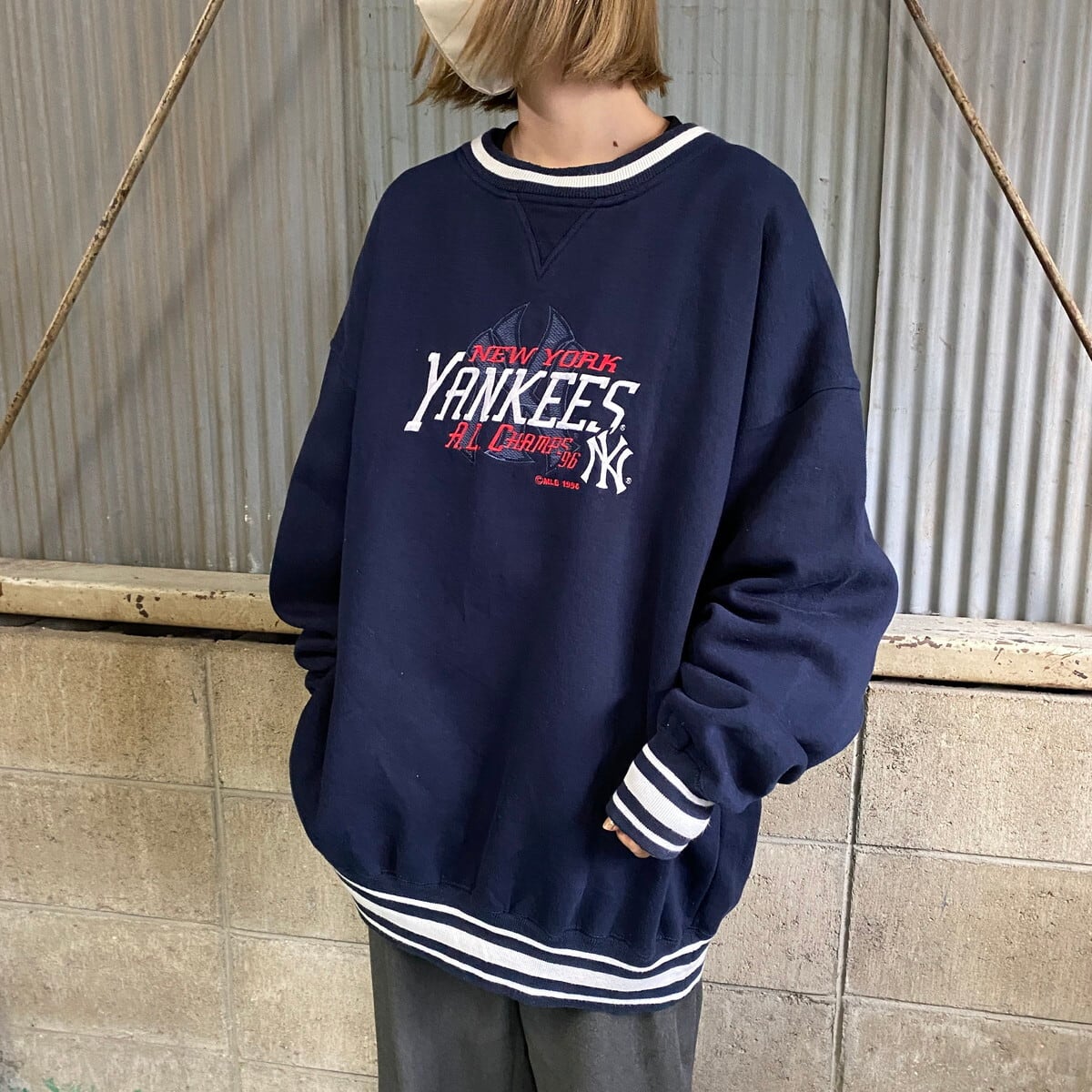 希少 NY YANKEES ビッグロゴ スウェット ニューヨーク ヤンキース