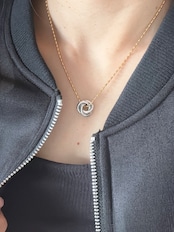 スリーリングネックレス