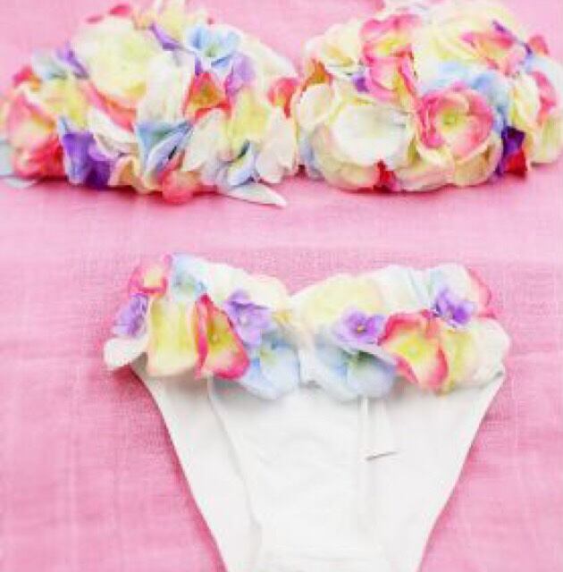 Chuan Pisamai チュアンピサマイ バンコク発 お花水着 ビキニ パステルカラ Akbsummer