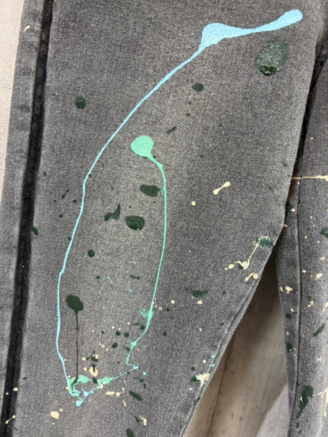 MDE125PAE スキニーデニムパンツ_ペインティング(刺繍あり)