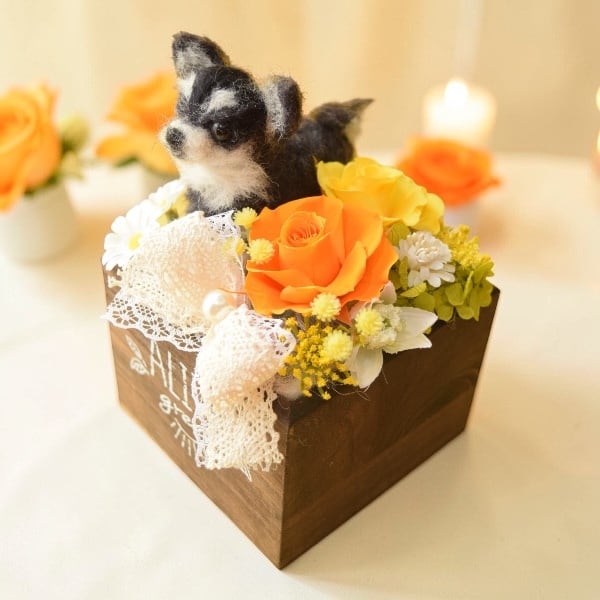 ドールとお花2輪【オーダーメイドで愛犬・愛猫の羊毛フェルト・お供え