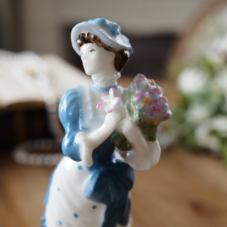 フィギュリン 英国コールポート Miss Jane 陶器人形 | antique