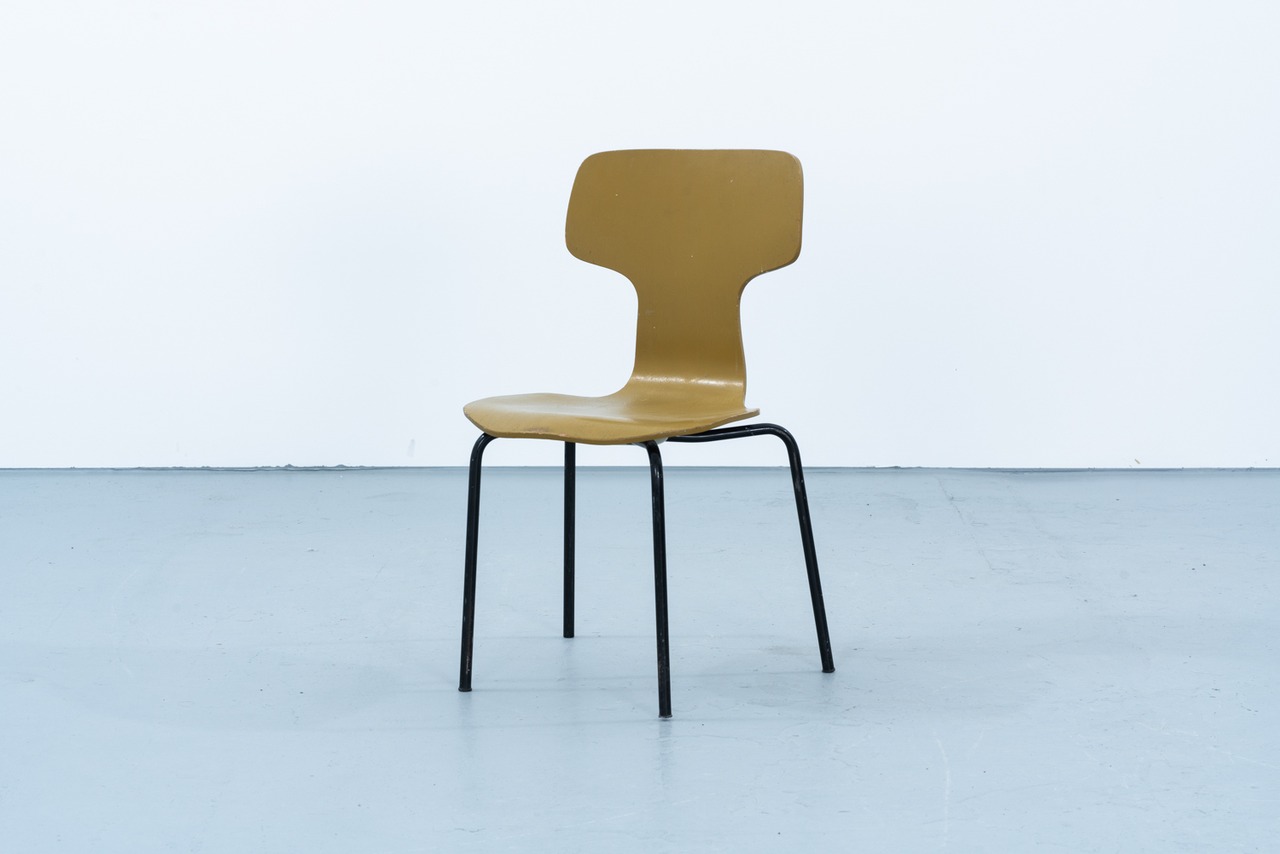 Arne Jacobsen | model.3123 child's T-chair