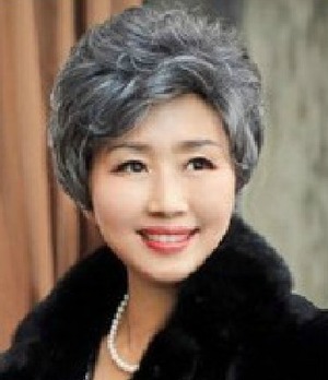 【人気】女性用 かつら ウイッグ 中高年 用 花白色 かつらスタンド、ネット付きセット
