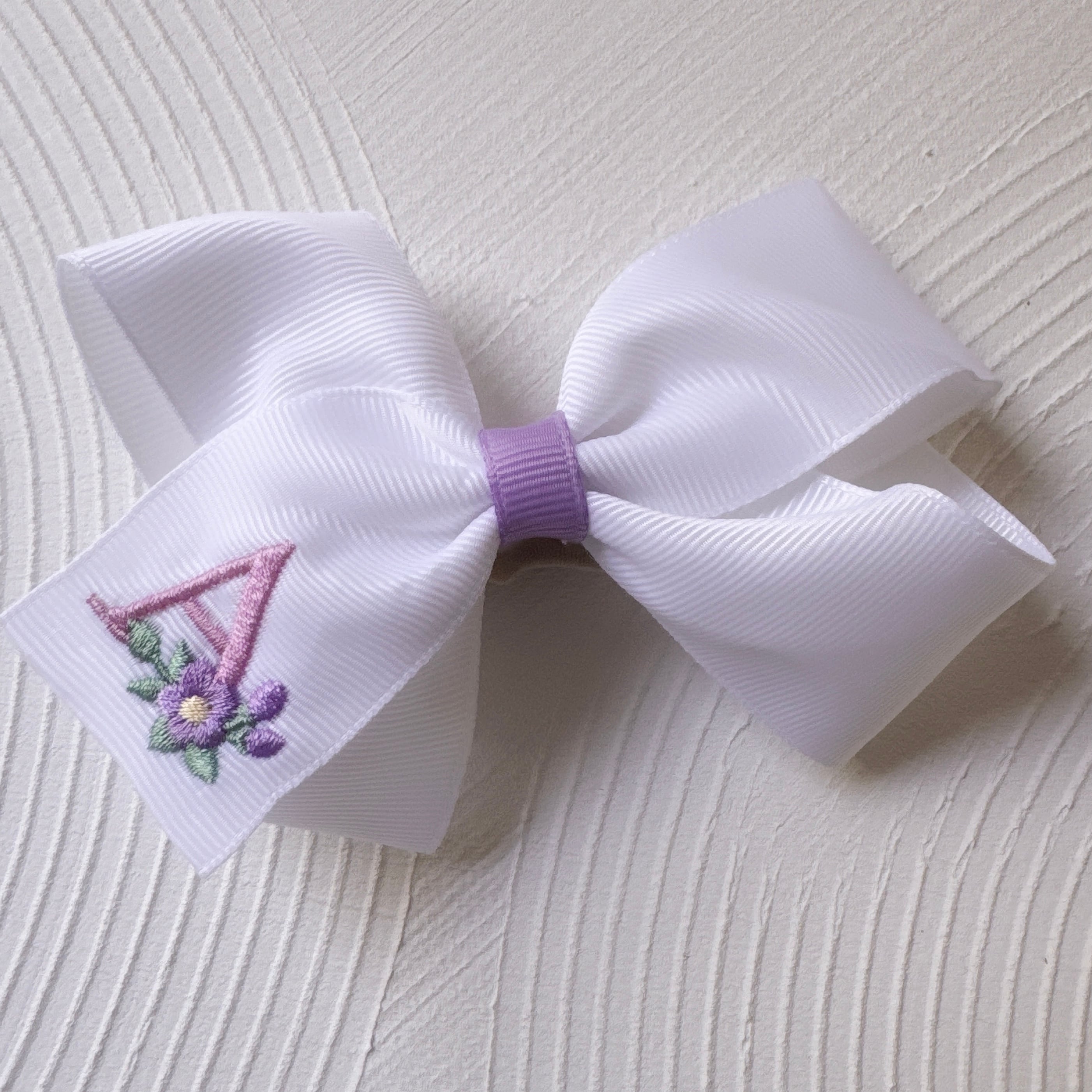 イニシャル大きなおリボン(後ろ支え付き)