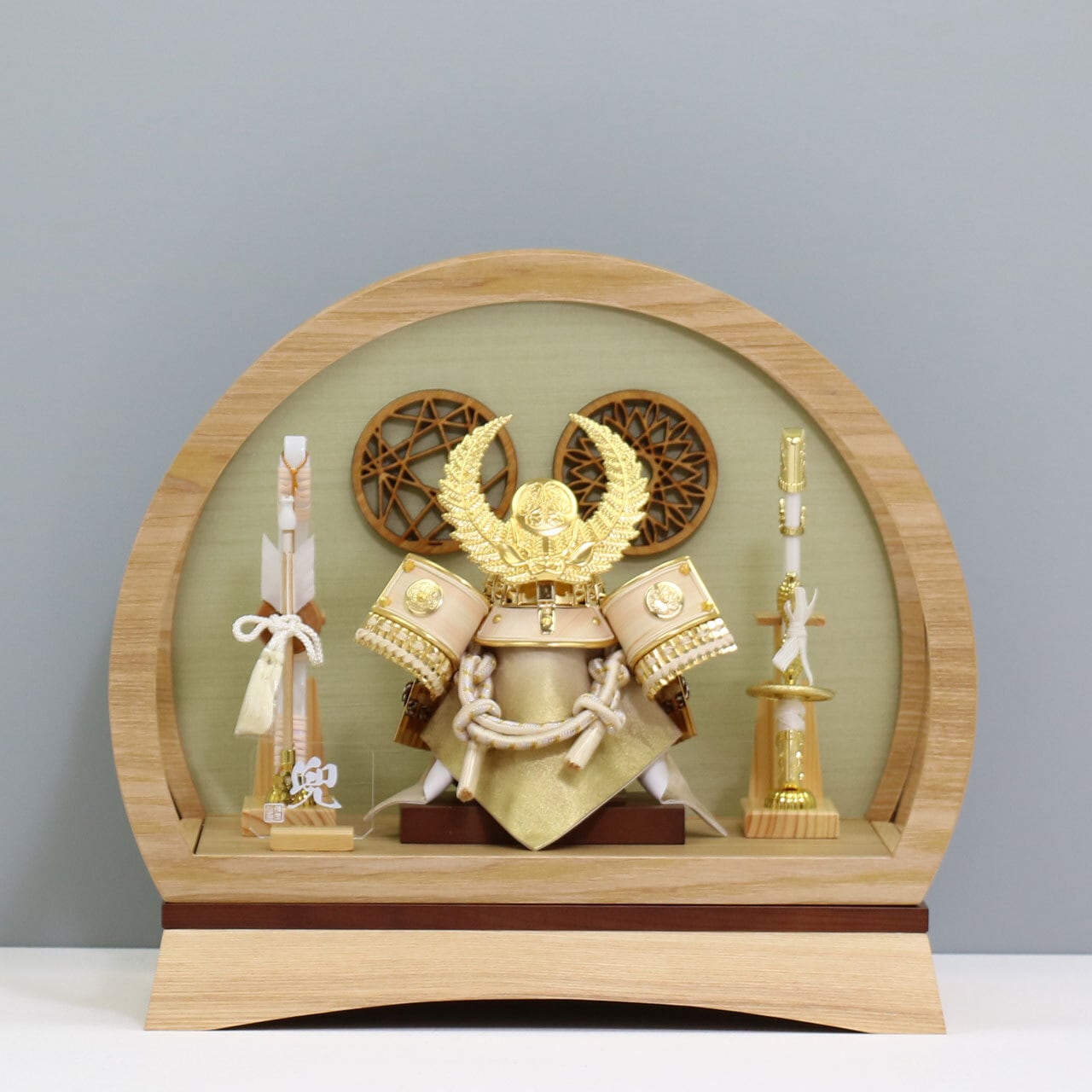 【徳川家康 5号】 兜飾り ドーム型アクリルケース飾り 五月人形|矢付き|木目調|和モダン|コンパクト
