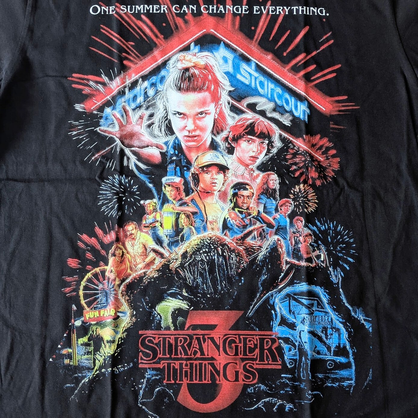 【 Stranger Things / ストレンジャーシングス  】『 ONE SUMMER CAN CHANGE EVERYTHING. 』 Tシャツ / ストレンジャーシングス Season3〚アメリカン雑貨 アメトイ〛