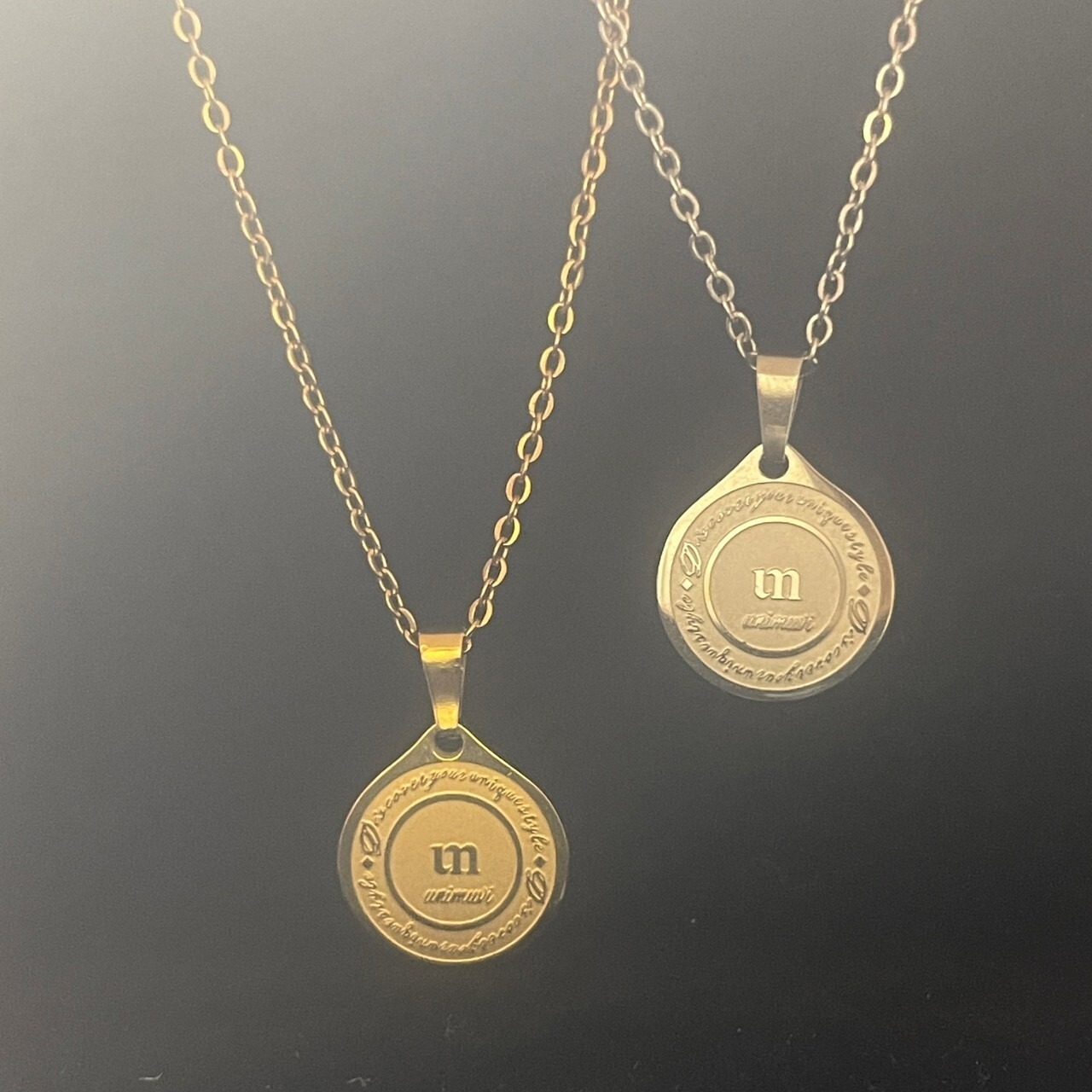 um logo Necklace