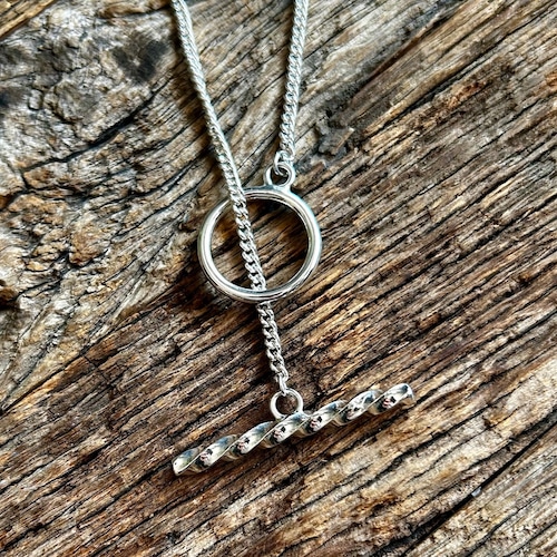 Twist Bar Chain Necklace