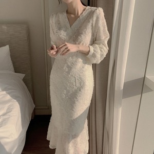 ドレス  ワンピース パーティドレス  膝丈ドレス  マーメイドドレス  ワンピースドレス  ワンピドレス 膝丈  ひざ丈 袖あり  長袖 Vネック  襟なし マーメイド  マーメイドライン リボン  ウエストリボン  バックリボン フェザーヤーン かわいい  大人可愛い  きれいめ  大人  上品  おしゃれ  お洒落  大人女子  ラブリー  キュート  エレガント  存在感 華やか 無地 10代  20代  30代  40代  レディース   高見え  格上げ  春  秋  冬 S  M  L