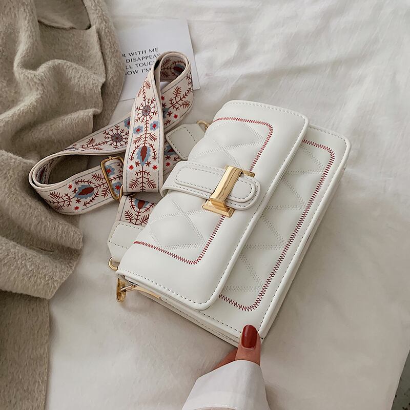 人気バッグレディース2020年秋ワイルドメッセンジャーバッグワイドショルダーストラップシングルショルダーファッションスモールスクエアバッグの新しい流行バージョン 手作りハンドバック86333019491