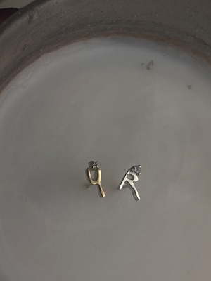 Momo Mini Moji Earring [single]