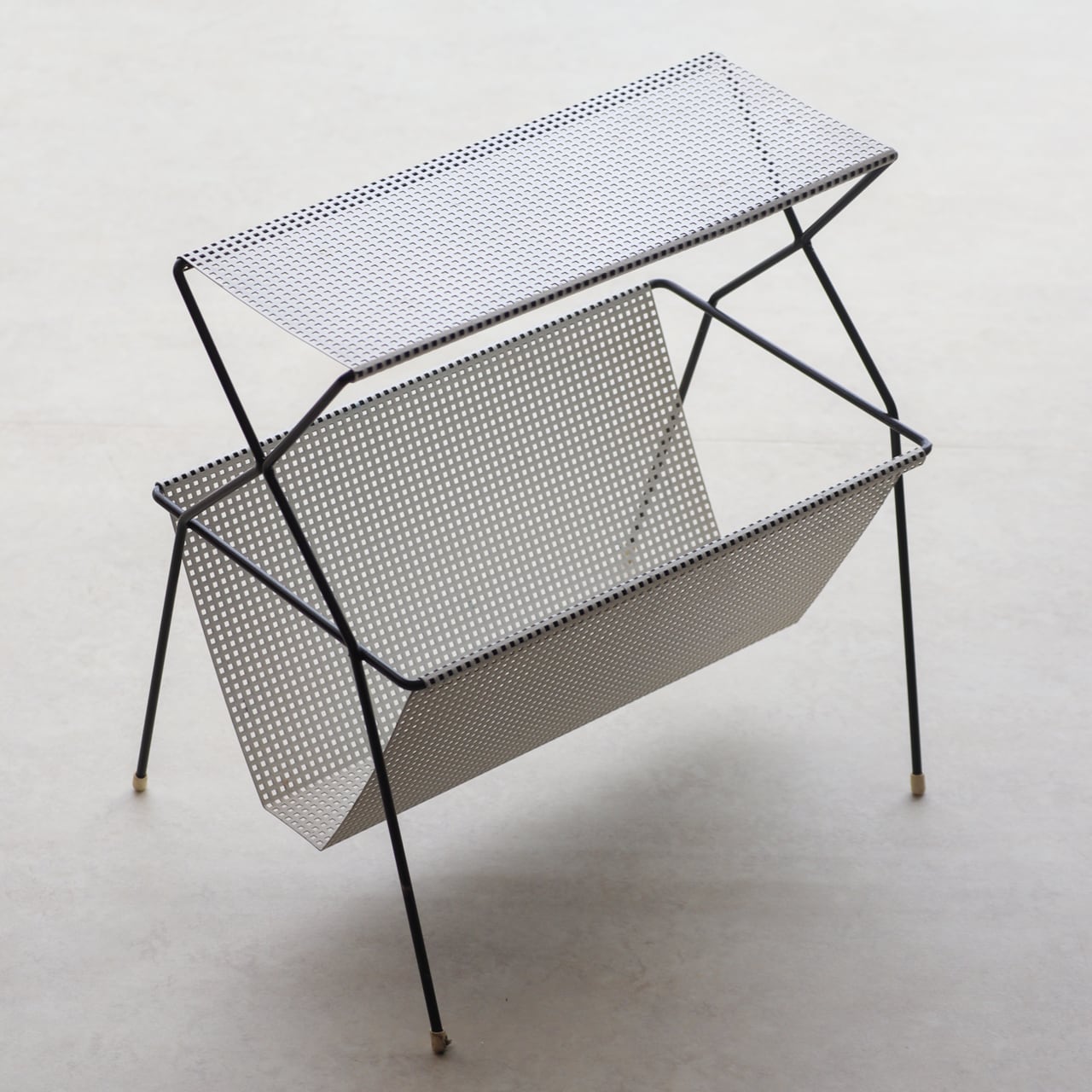 PLUS パンチングメタル マガジンラック ポストモダン ヴィンテージ PLUS パンチングメタル マガジンラック ポストモダン