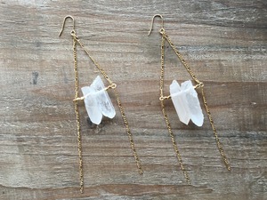 Crystal × gold beads triangle earrings