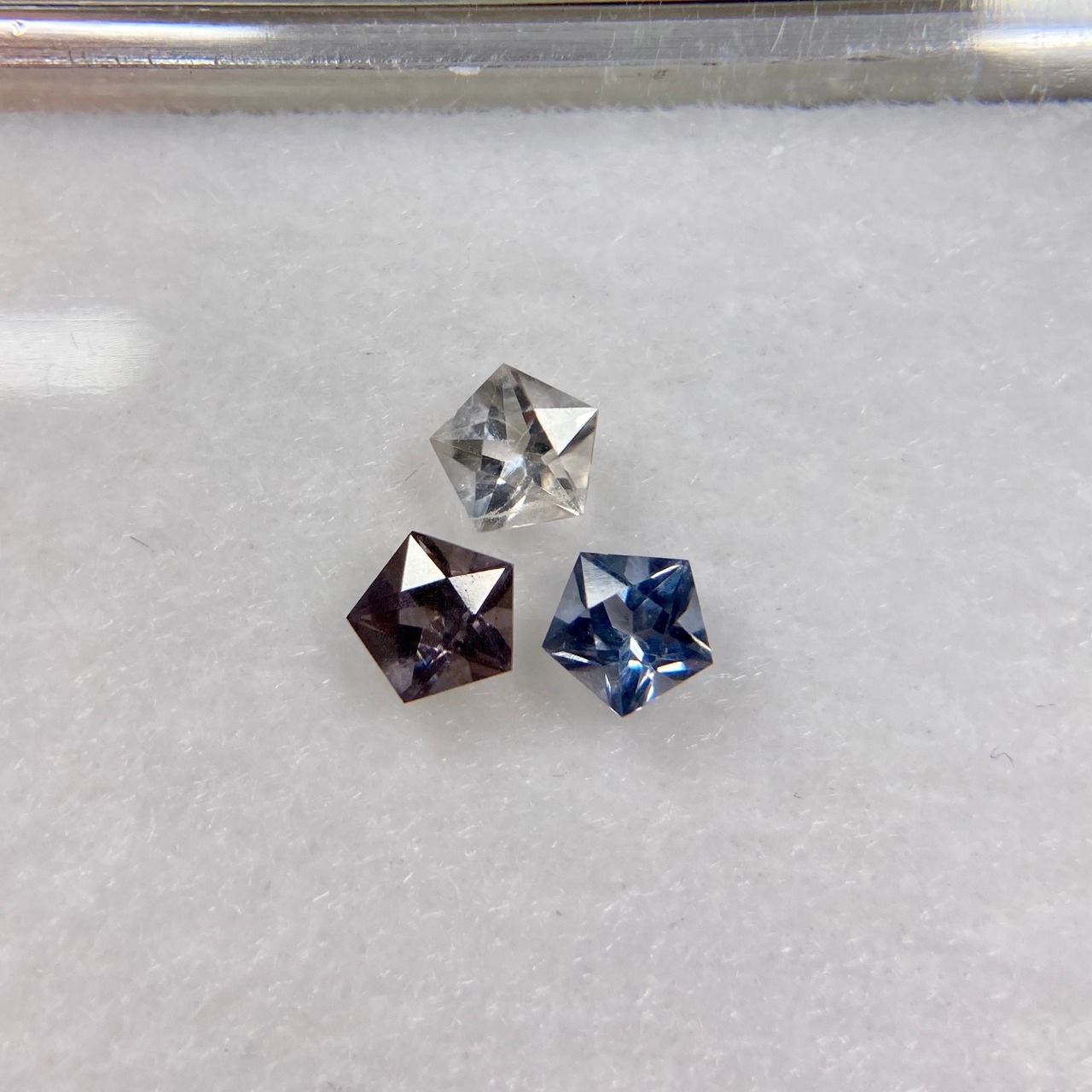 【抽選販売】スピネル 星のブローチ 3点セット　約3mm*3mm No.3-1
