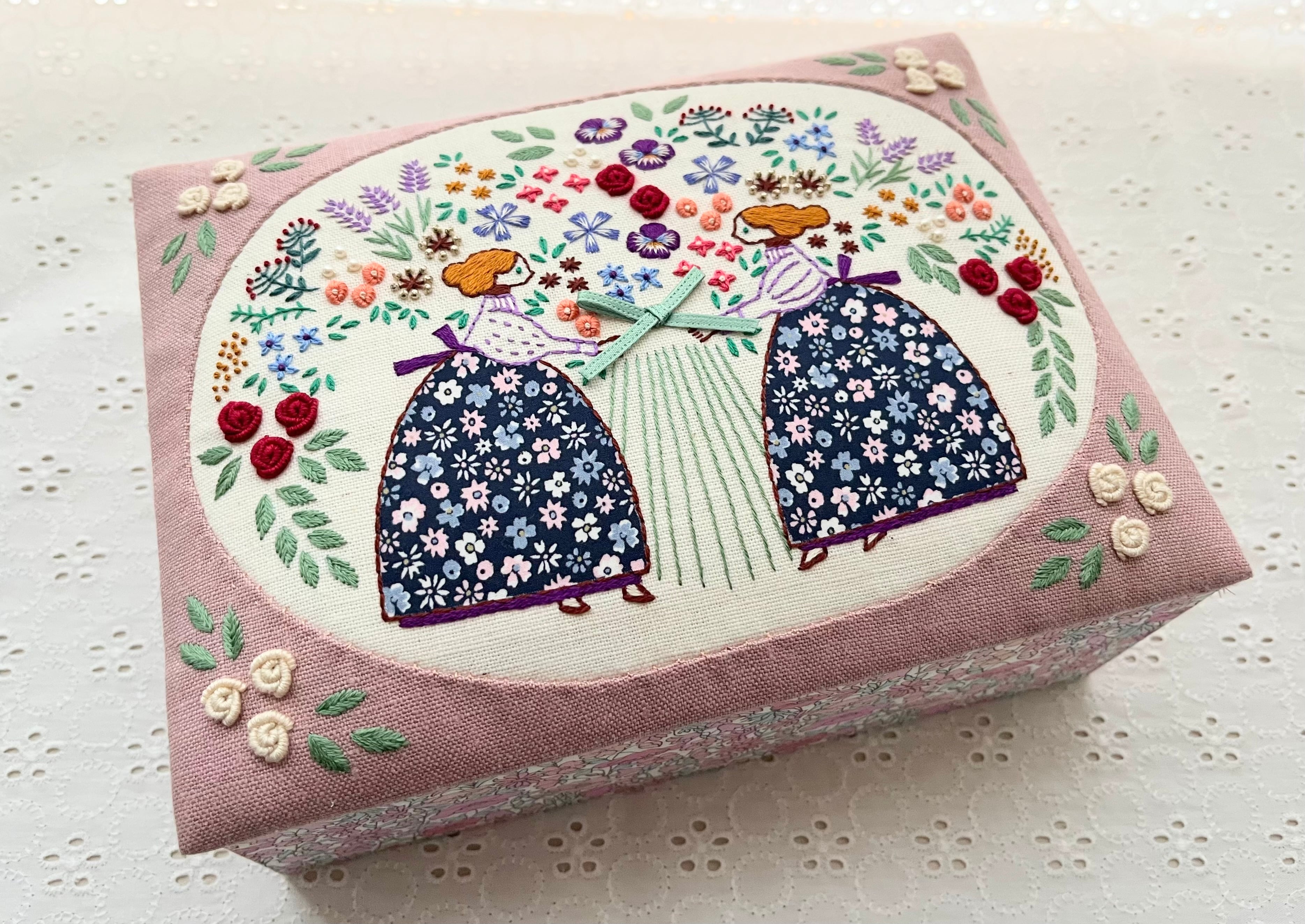 CAHIER刺繍教室 教材キット 「バリオンローズステッチの箱」