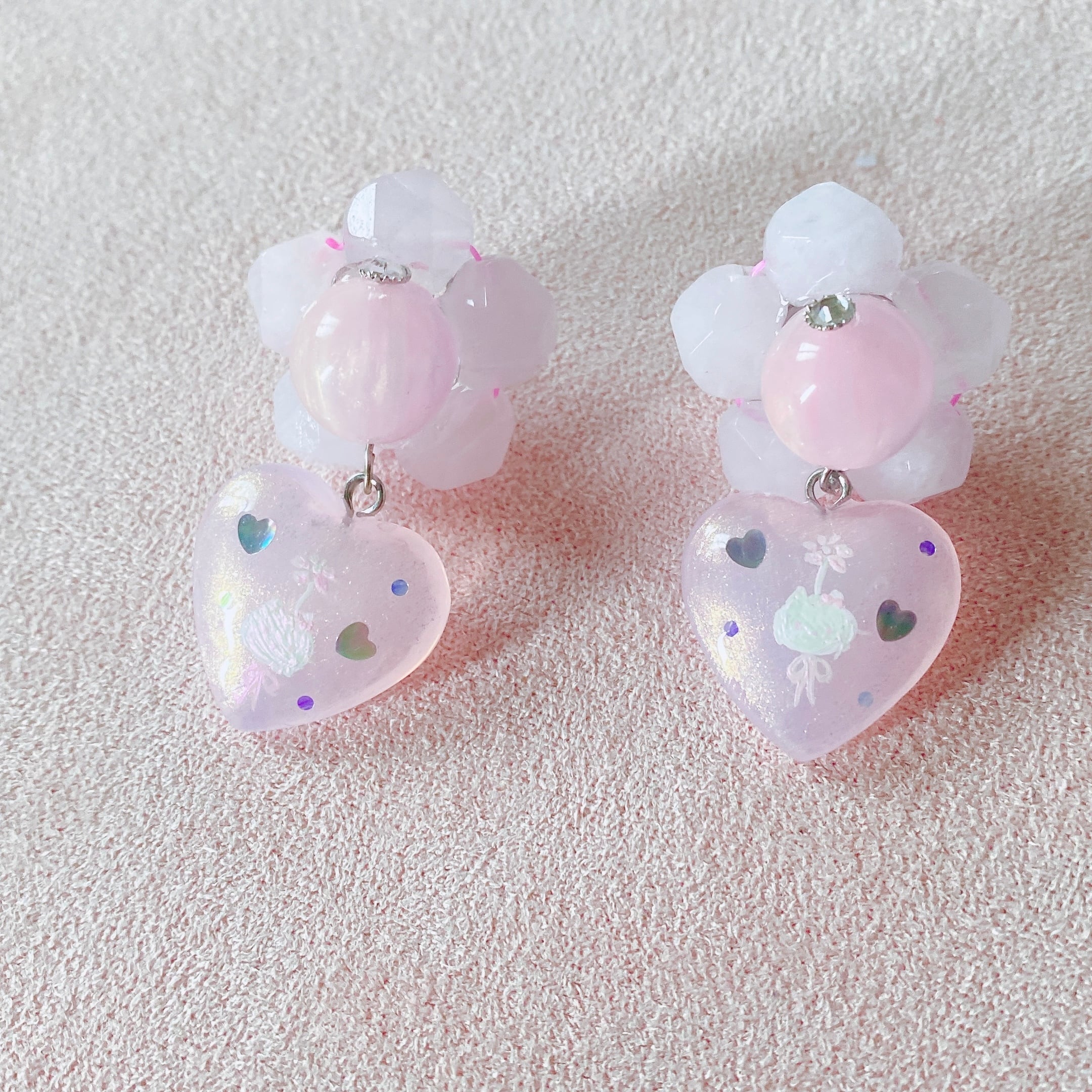 My Little Kittie ꙳ 天然石×handpaint 耳飾り (ピンク系)