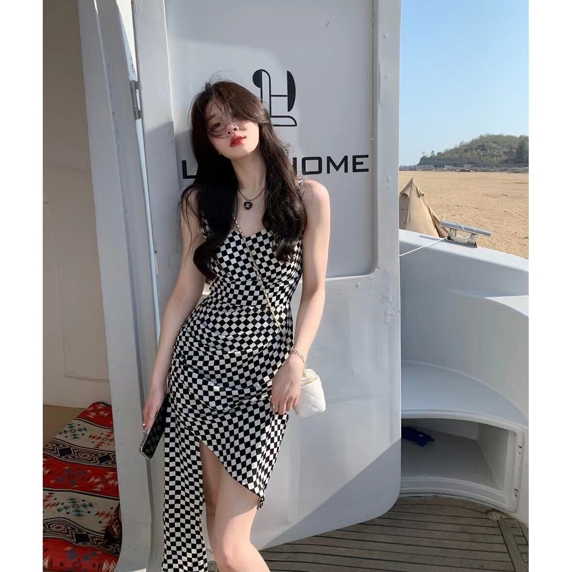 【新作】【送料無料】 チェック柄サスペンダードレス女性のための夏 2022 新しいスリムフィットデザインニッチスカート不規則なスカート 025567398446