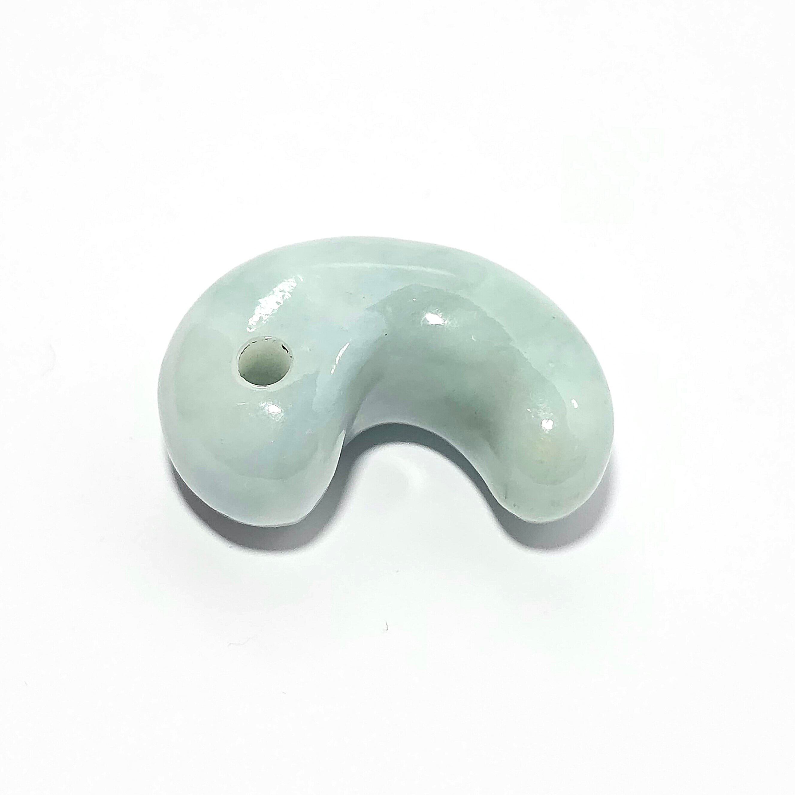 青色 糸魚川翡翠勾玉 BMT0560 | 糸魚川翡翠工芸家 赤羽可行BASE