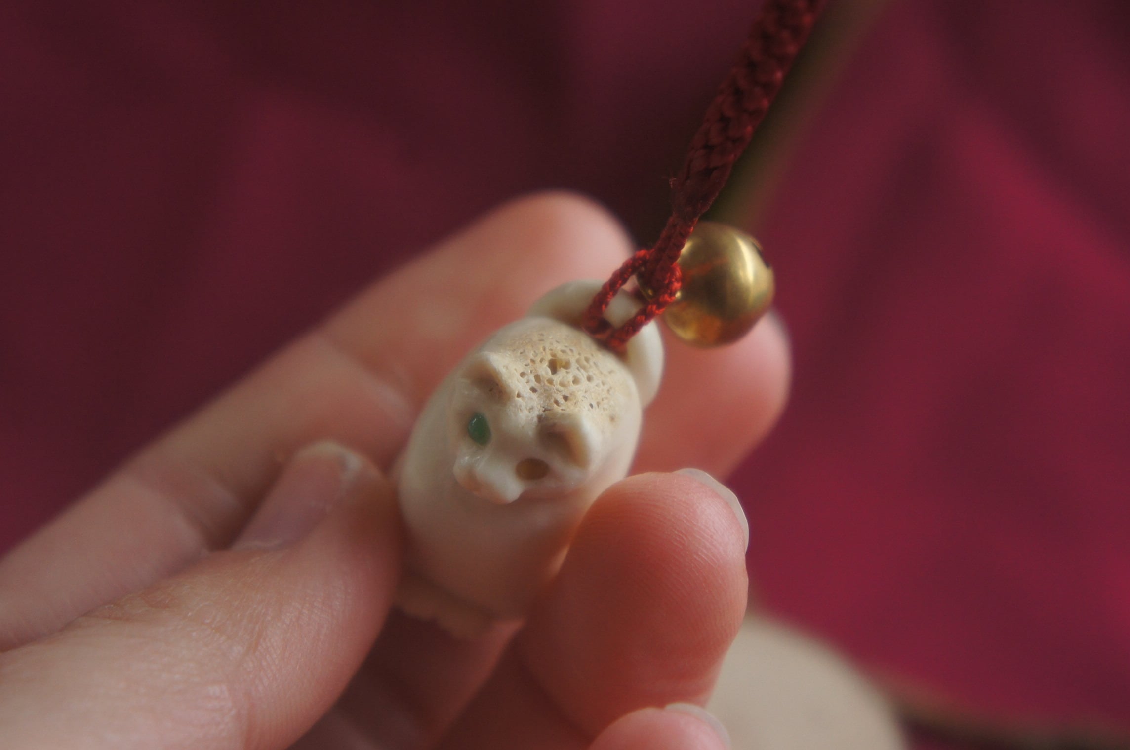 福禄寿　根付け 鹿角 鹿角彫刻「ふくふく猫」根付 | deer bone 